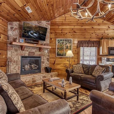 The Nut House, Hot Tub, Game Room, Wifi, 1089 Free Tickets Each Paid Day, Dollywood And More! Pigeon Forge Exterior photo