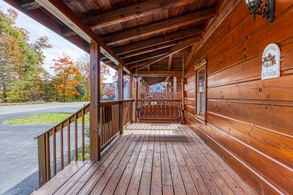 The Nut House, Hot Tub, Game Room, Wifi, 1089 Free Tickets Each Paid Day, Dollywood And More! Pigeon Forge Exterior photo