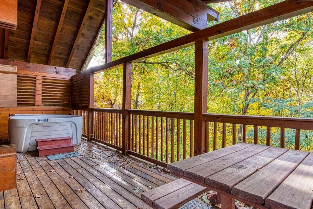 The Nut House, Hot Tub, Game Room, Wifi, 1089 Free Tickets Each Paid Day, Dollywood And More! Pigeon Forge Exterior photo