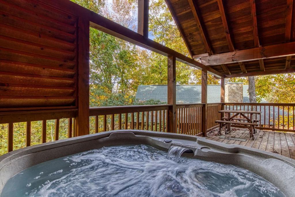The Nut House, Hot Tub, Game Room, Wifi, 1089 Free Tickets Each Paid Day, Dollywood And More! Pigeon Forge Exterior photo