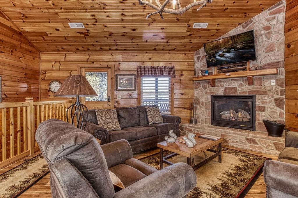 The Nut House, Hot Tub, Game Room, Wifi, 1089 Free Tickets Each Paid Day, Dollywood And More! Pigeon Forge Exterior photo