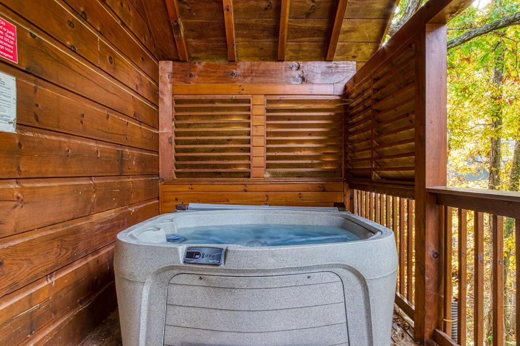 The Nut House, Hot Tub, Game Room, Wifi, 1089 Free Tickets Each Paid Day, Dollywood And More! Pigeon Forge Exterior photo