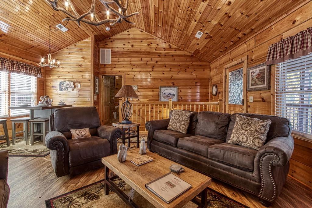 The Nut House, Hot Tub, Game Room, Wifi, 1089 Free Tickets Each Paid Day, Dollywood And More! Pigeon Forge Exterior photo