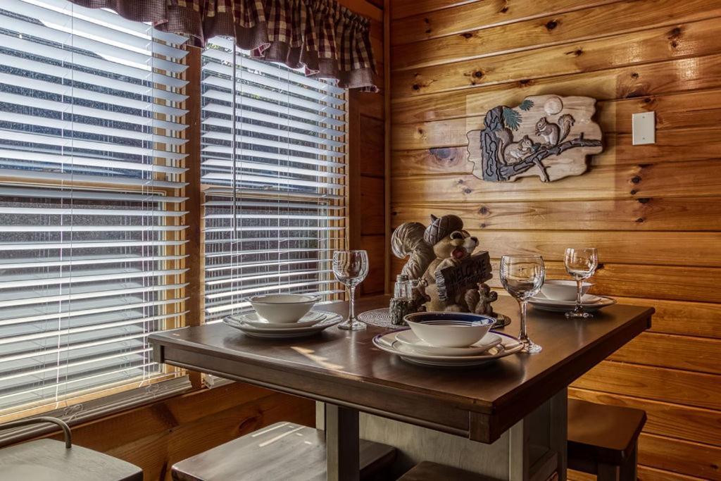 The Nut House, Hot Tub, Game Room, Wifi, 1089 Free Tickets Each Paid Day, Dollywood And More! Pigeon Forge Exterior photo