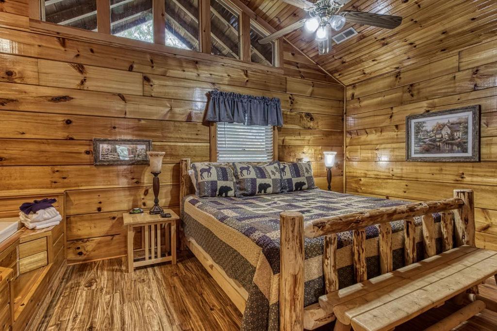 The Nut House, Hot Tub, Game Room, Wifi, 1089 Free Tickets Each Paid Day, Dollywood And More! Pigeon Forge Exterior photo