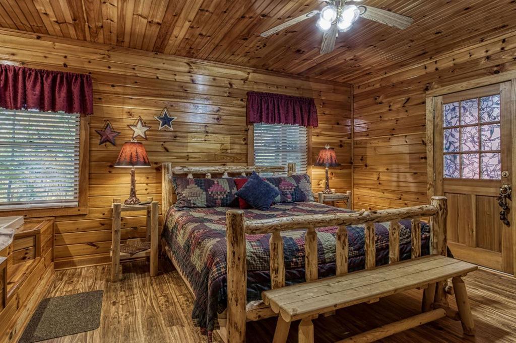 The Nut House, Hot Tub, Game Room, Wifi, 1089 Free Tickets Each Paid Day, Dollywood And More! Pigeon Forge Exterior photo