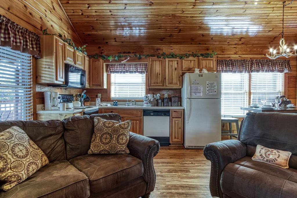 The Nut House, Hot Tub, Game Room, Wifi, 1089 Free Tickets Each Paid Day, Dollywood And More! Pigeon Forge Exterior photo