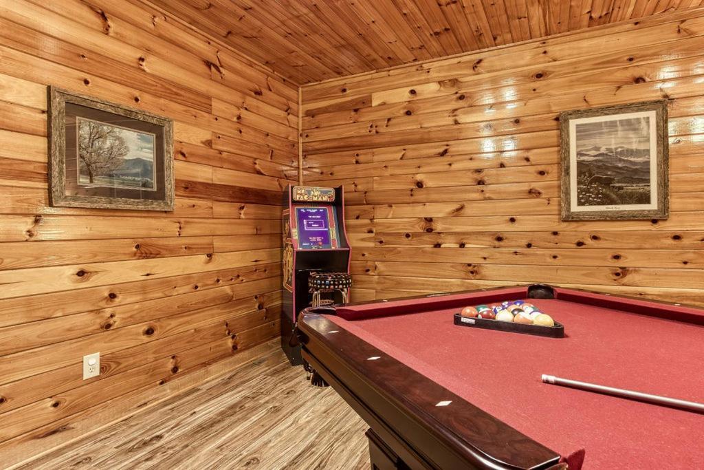 The Nut House, Hot Tub, Game Room, Wifi, 1089 Free Tickets Each Paid Day, Dollywood And More! Pigeon Forge Exterior photo