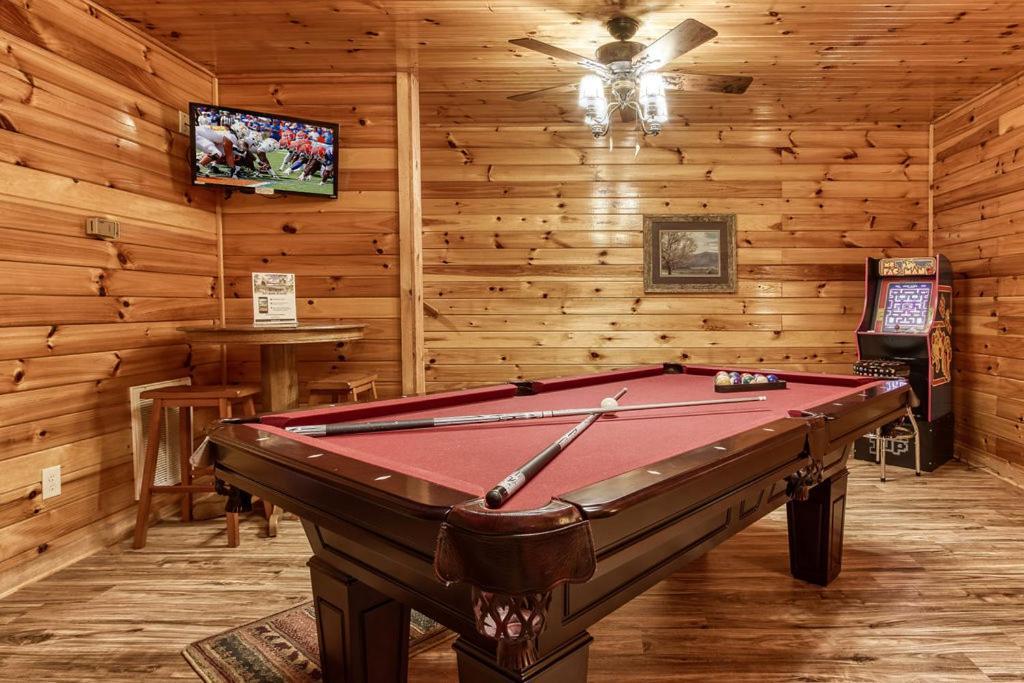 The Nut House, Hot Tub, Game Room, Wifi, 1089 Free Tickets Each Paid Day, Dollywood And More! Pigeon Forge Exterior photo
